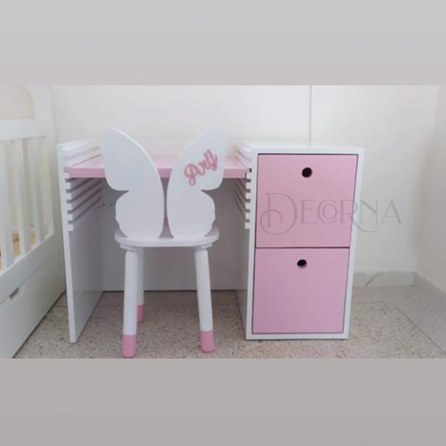 Bureau Élégant et Chaise Papillon