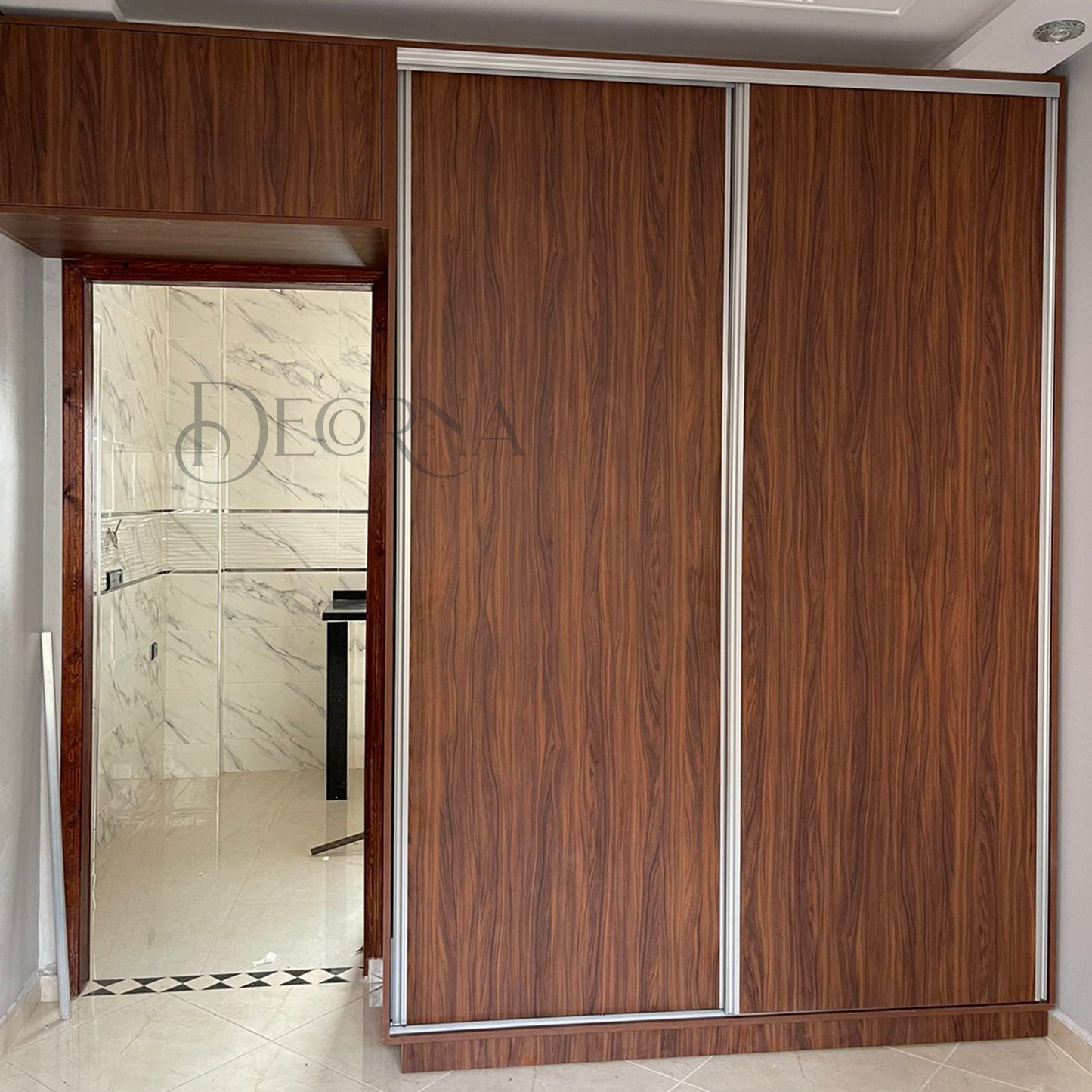 Armoire avec étagères personnalisables