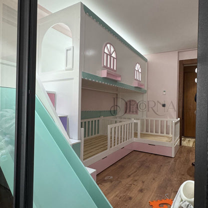 Lit superposé en bois personnalisé Château – Avec toboggan et rangement