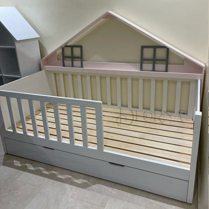 Lit pour enfants en forme de maison et unité de rangement assortie