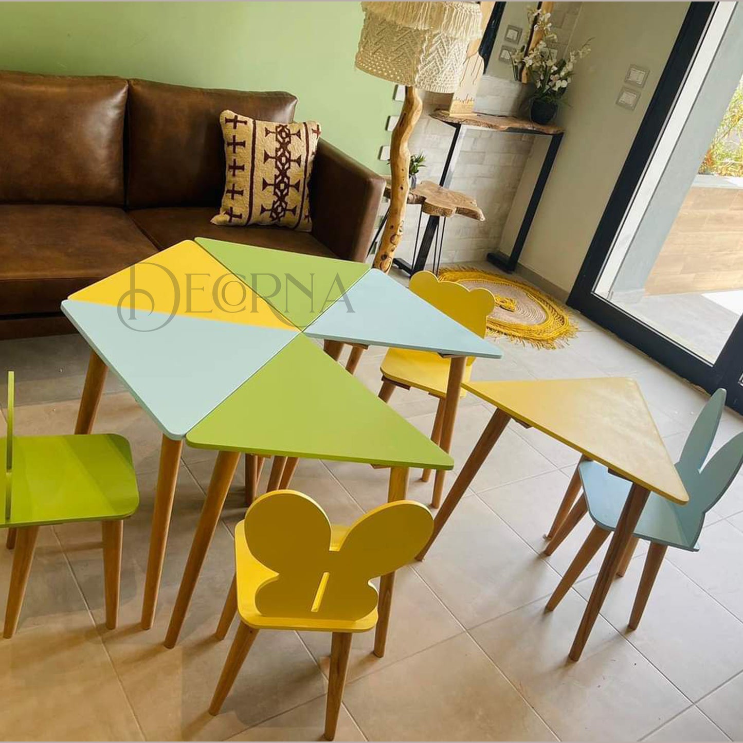 Ensemble coloré de jeu et d’étude