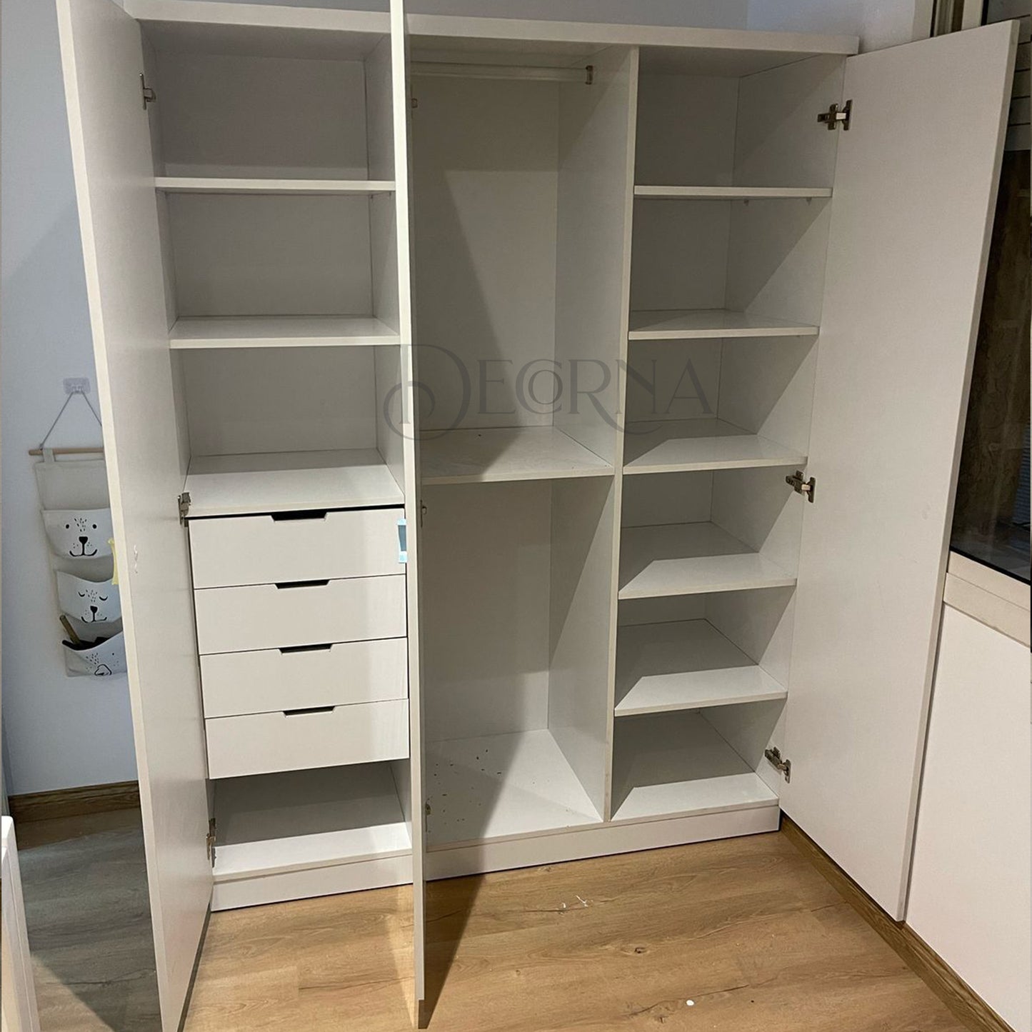 Armoire à portes coulissantes moderne