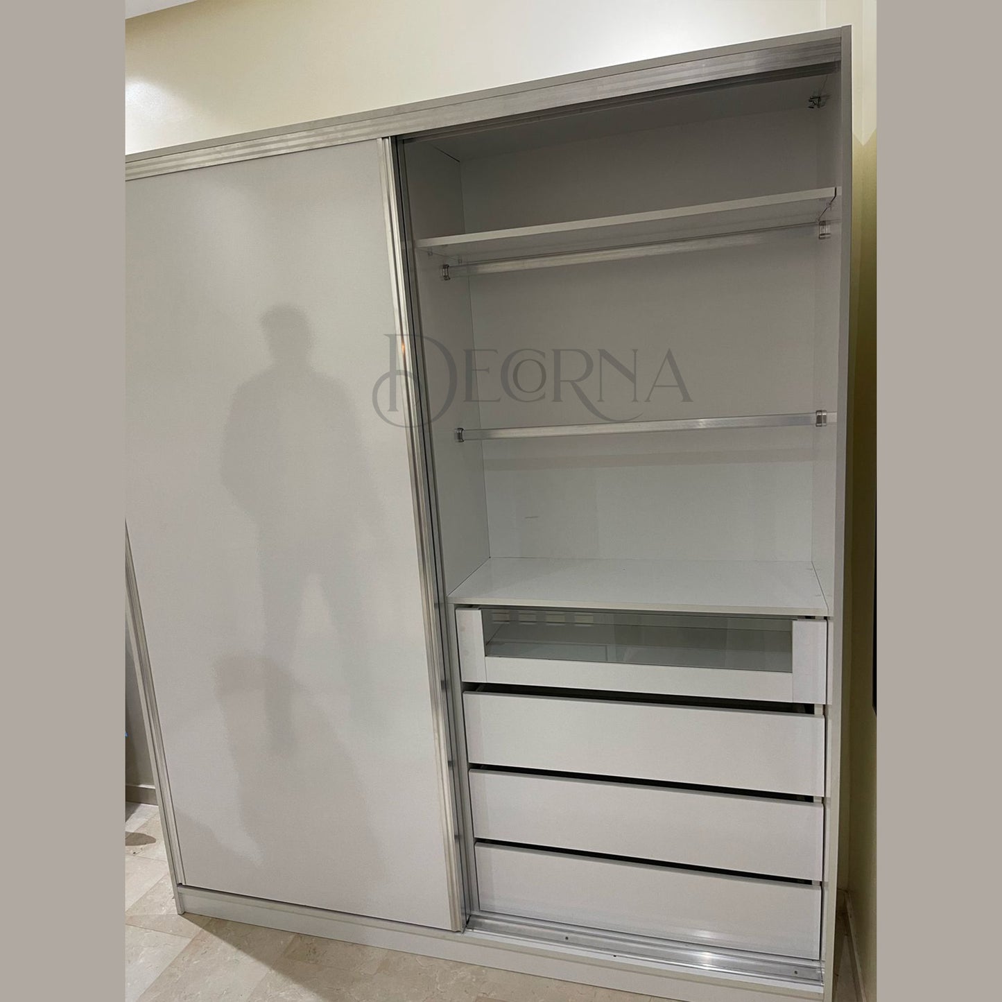 Armoire à portes coulissantes moderne