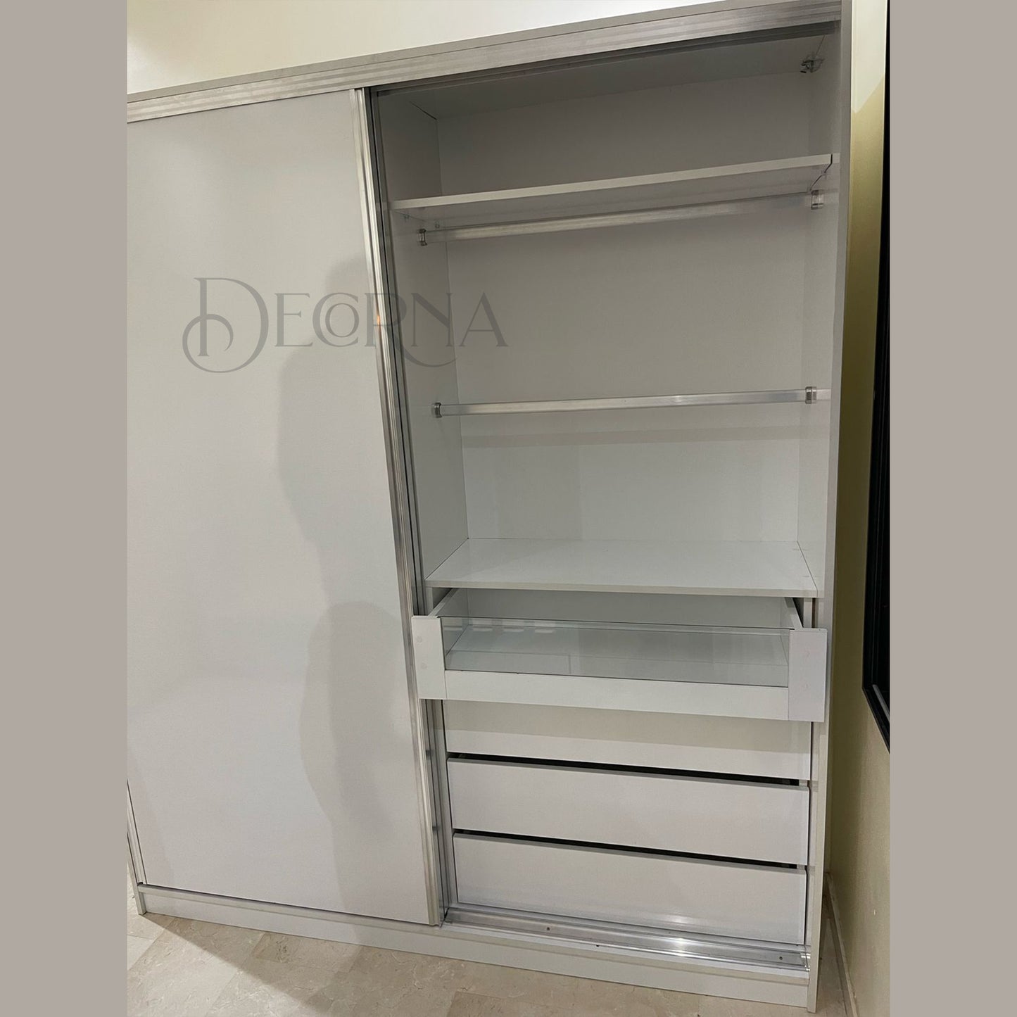 Armoire à portes coulissantes moderne