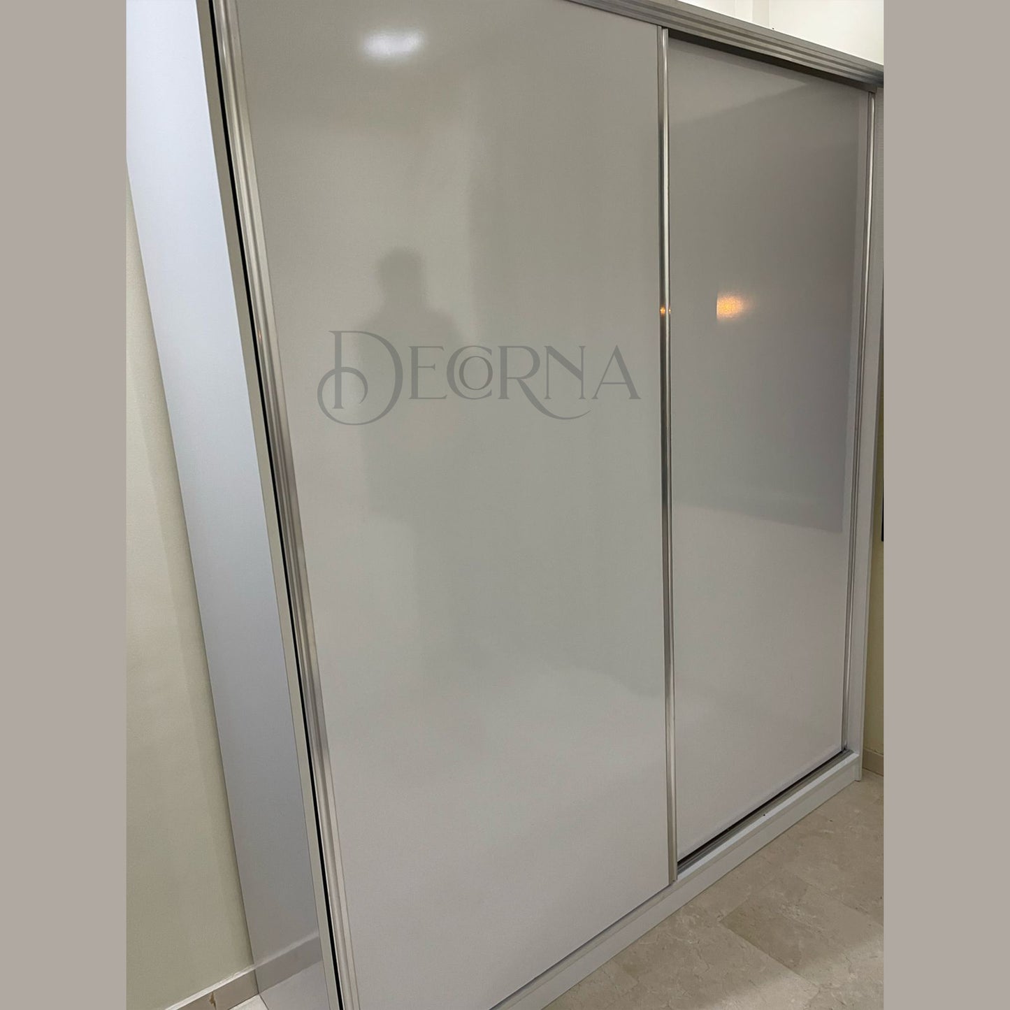 Armoire à portes coulissantes moderne