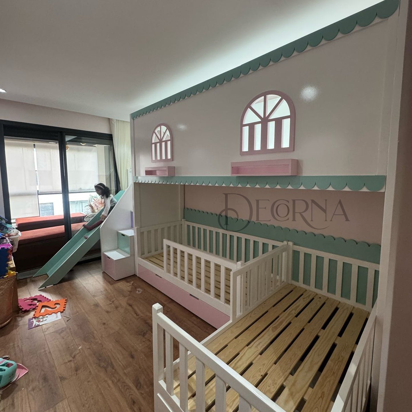 Lit superposé en bois personnalisé Château – Avec toboggan et rangement