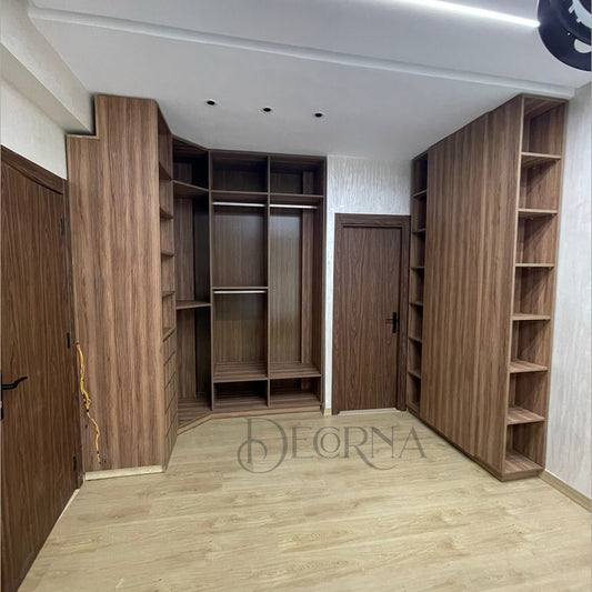 Armoire d'angle personnalisable avec étagères intégrées