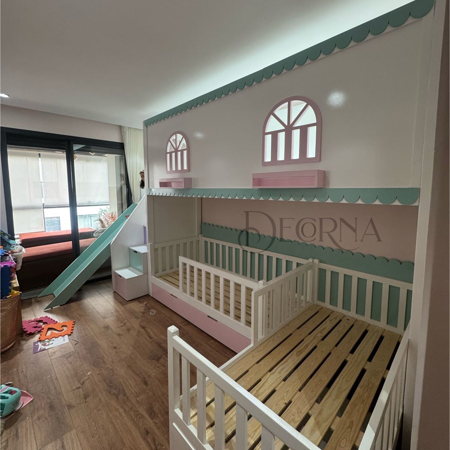 Lit superposé en bois personnalisé Château – Avec toboggan et rangement