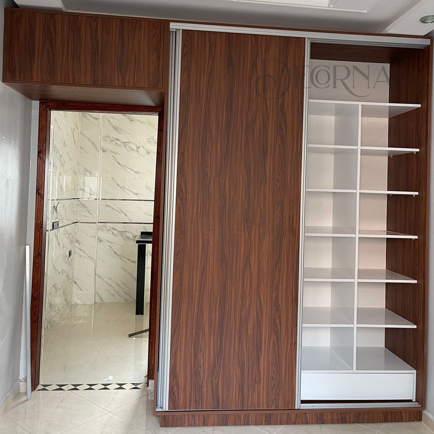 Armoire avec étagères personnalisables