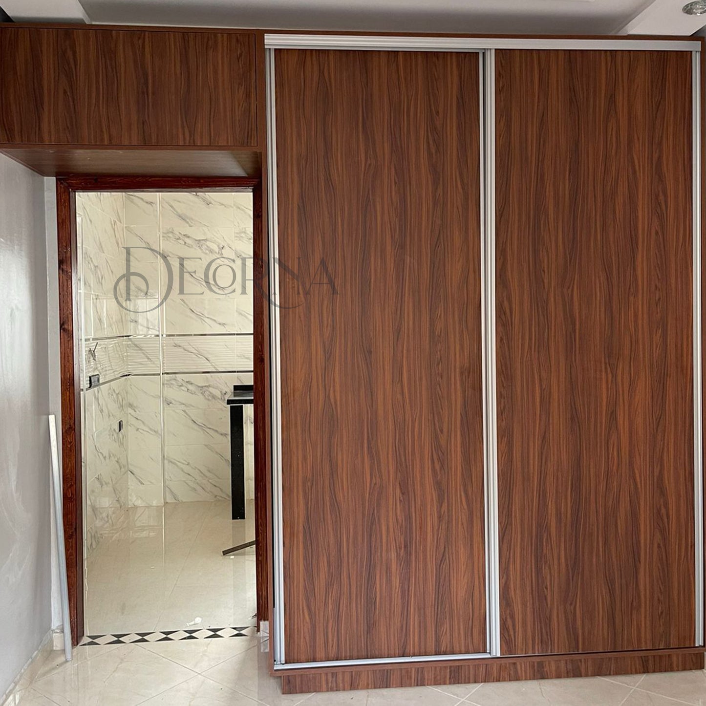 Armoire avec étagères personnalisables