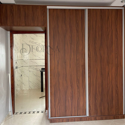 Armoire avec étagères personnalisables