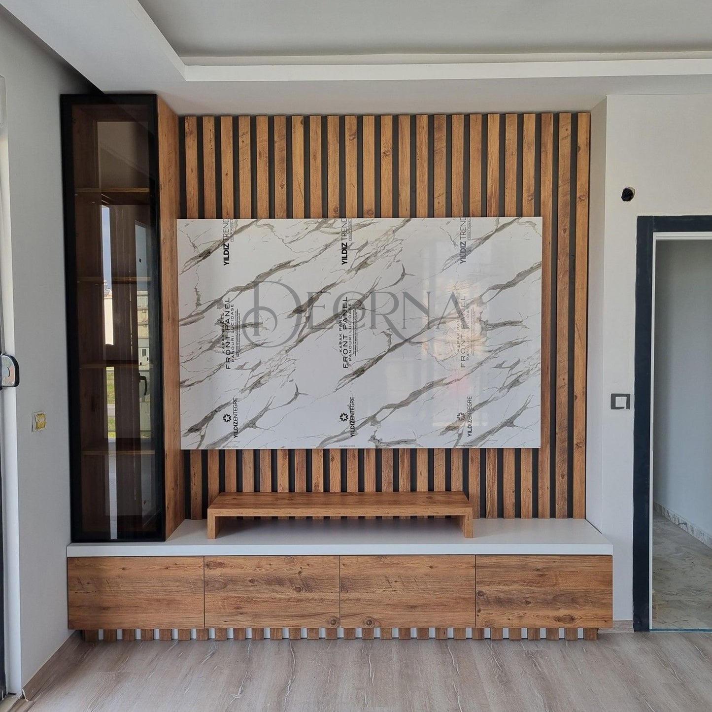 Unité murale TV en bois personnalisable