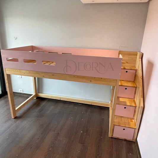 Lit en bois inspiré de Montessori en forme de maison