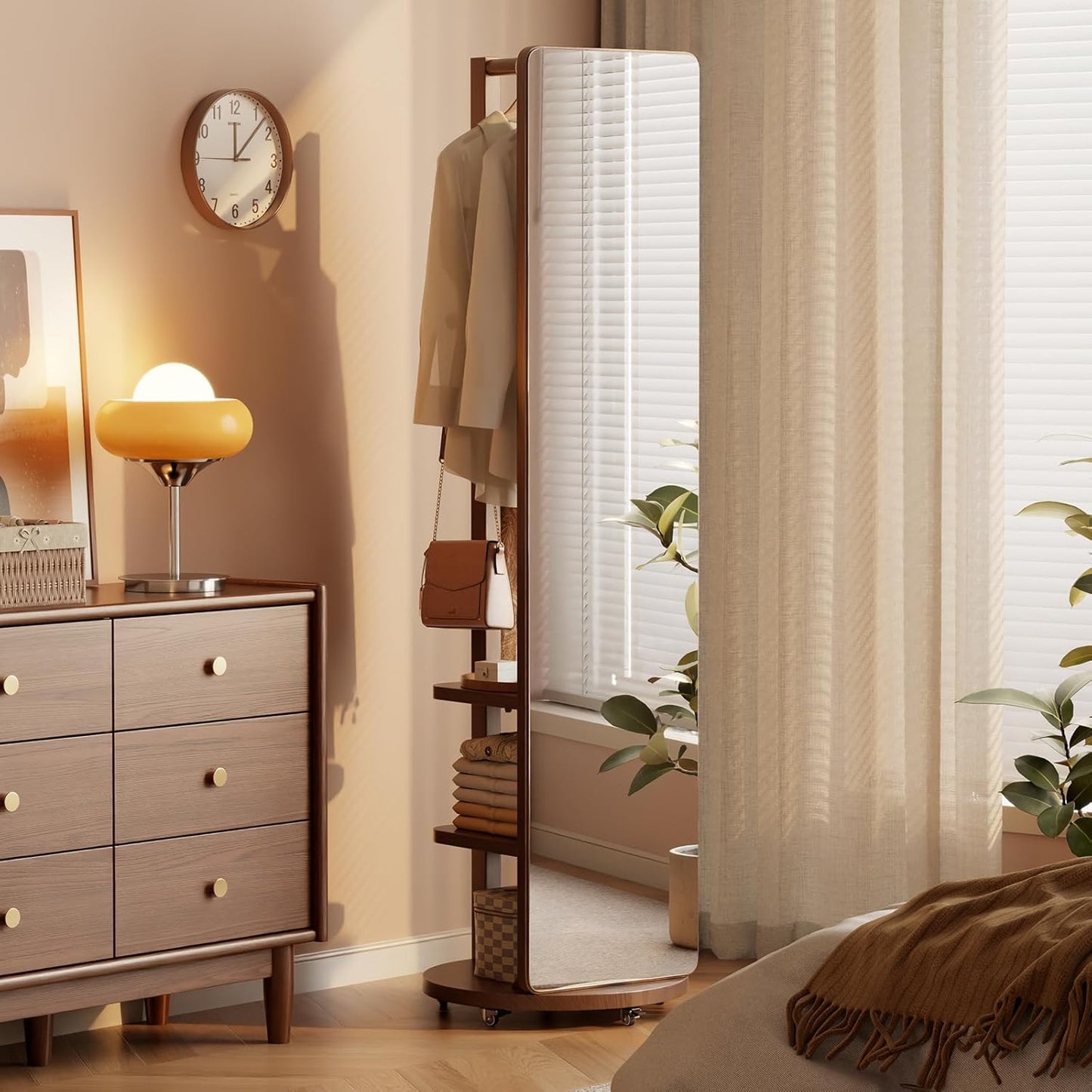 Miroir sur pied avec porte-manteau