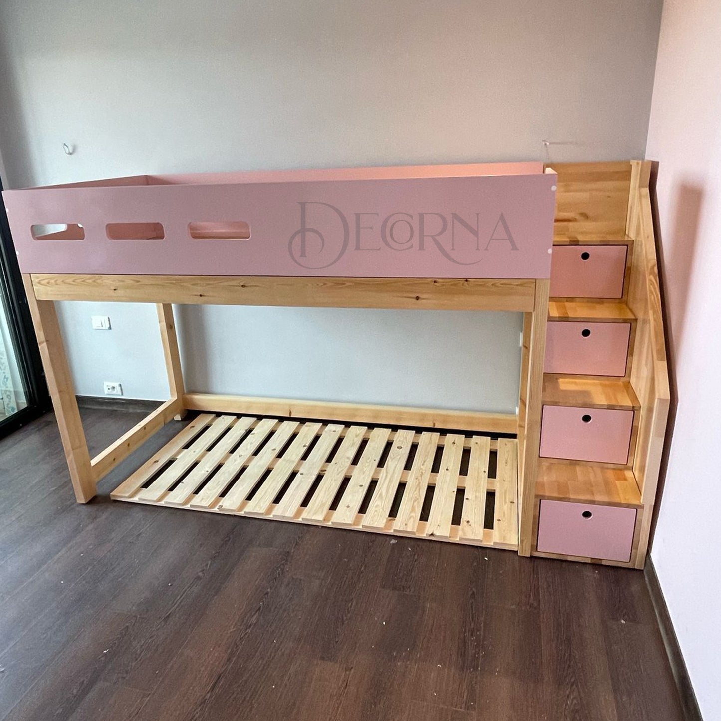 Lit en bois inspiré de Montessori en forme de maison