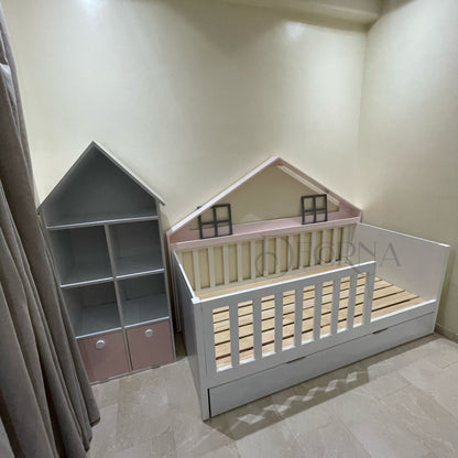 Lit pour enfants en forme de maison et unité de rangement assortie