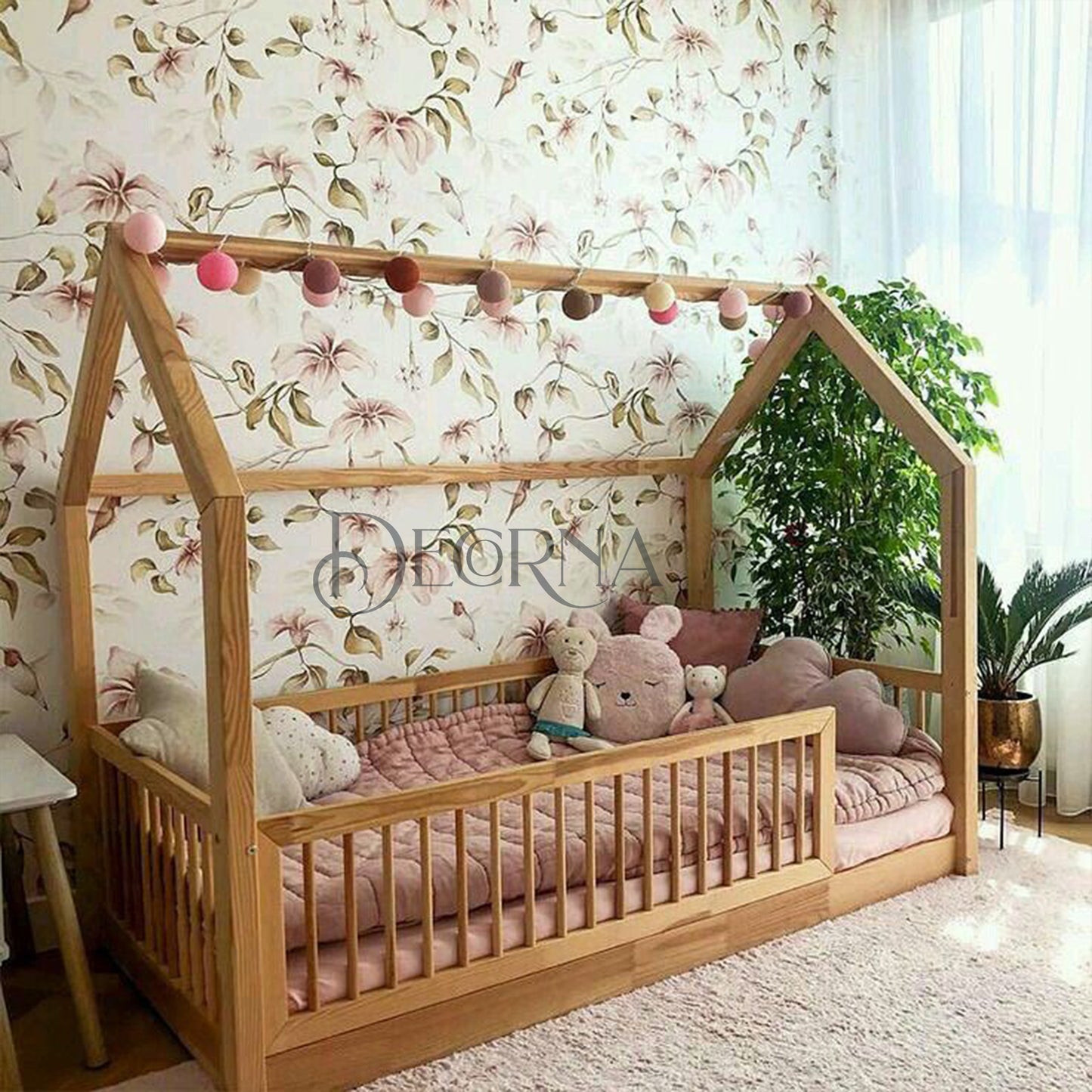 Lit Montessori en bois en forme de maison