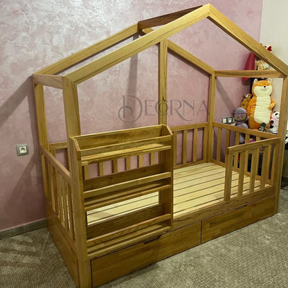 Lit Montessori en bois en forme de maison